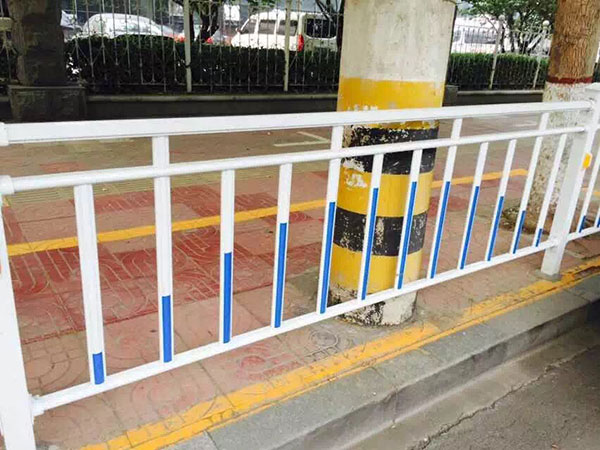 小区道路护栏