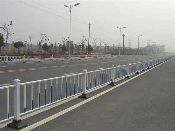 道路护栏供应